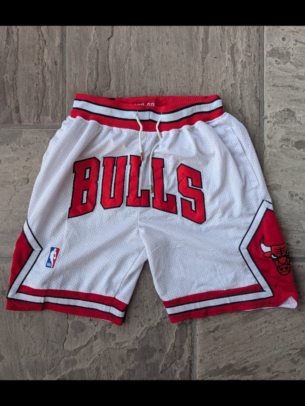 Just Don 1997-98 Embroidered NBA Chicago Bulls Basketball Shorts *Size M*